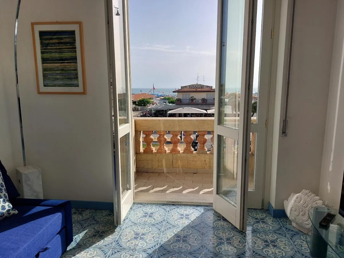 Imperiale Apartment With Sea View Viareggio Italy